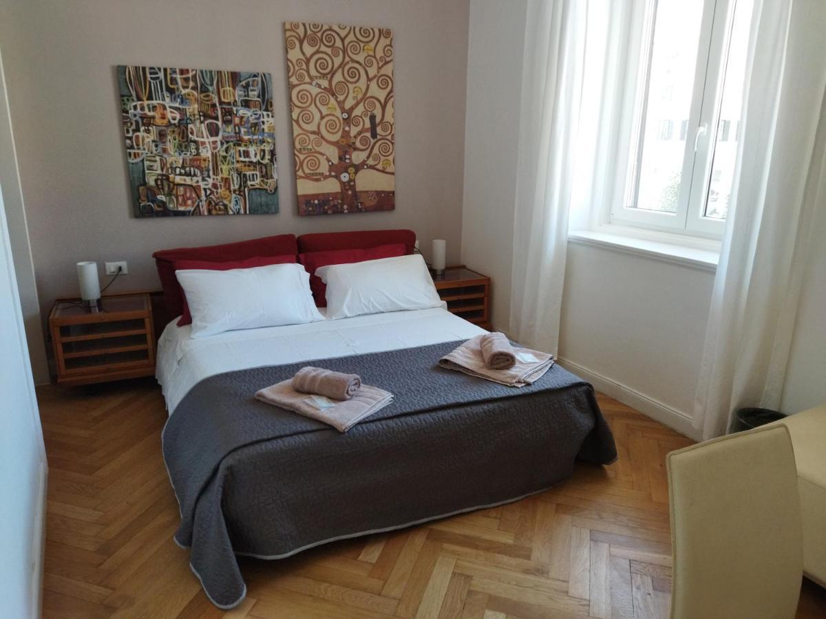 Piazza Goldoni Rooms Trieste Ngoại thất bức ảnh